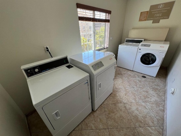 Candlewood Suites LAX Hawthorne image 5