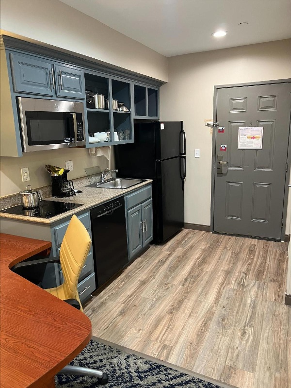 Candlewood Suites LAX Hawthorne image 7